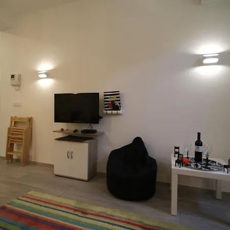 And Cozy In The Centre Of Apartment Split